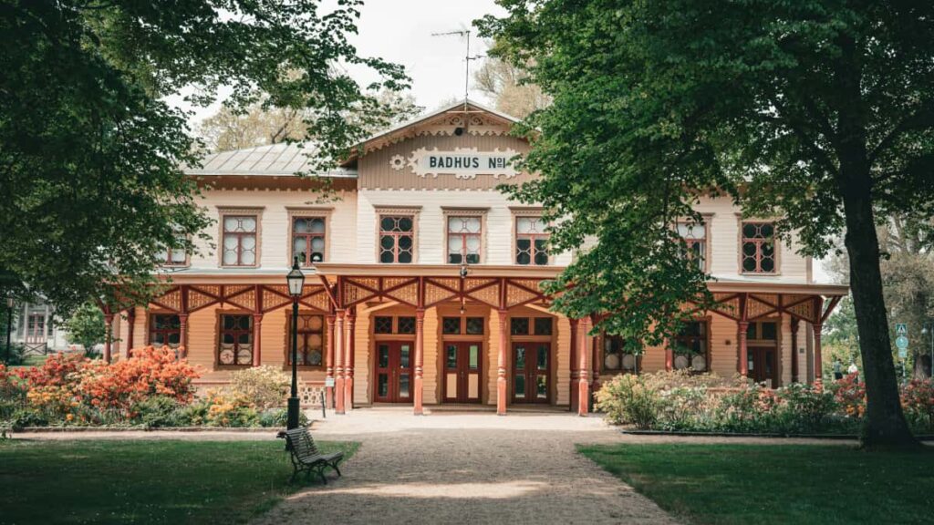 Praktikal na gabay para sa Filipino creators kung paano i-reach at mag-build ng trust sa Malaysia brands gamit ang KakaoTalk taktika, templates, at risk tips.