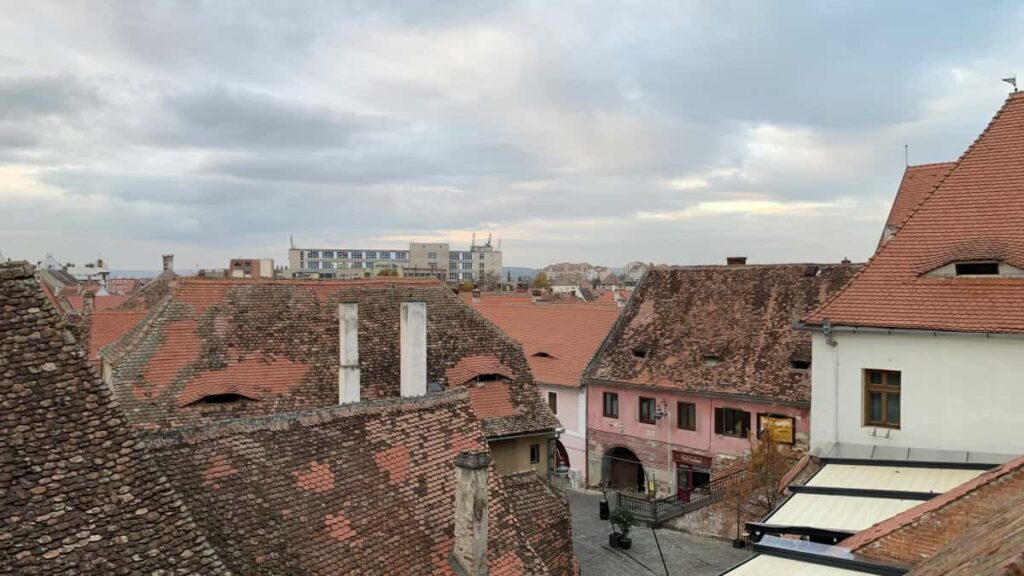 Praktikal na gabay para sa Filipino creators: step-by-step kung paano mag-reach sa Peru brands at production teams sa Netflix para kumuha ng behind-the-scenes content, kasama ang local tactics, legal check, at outreach templates.