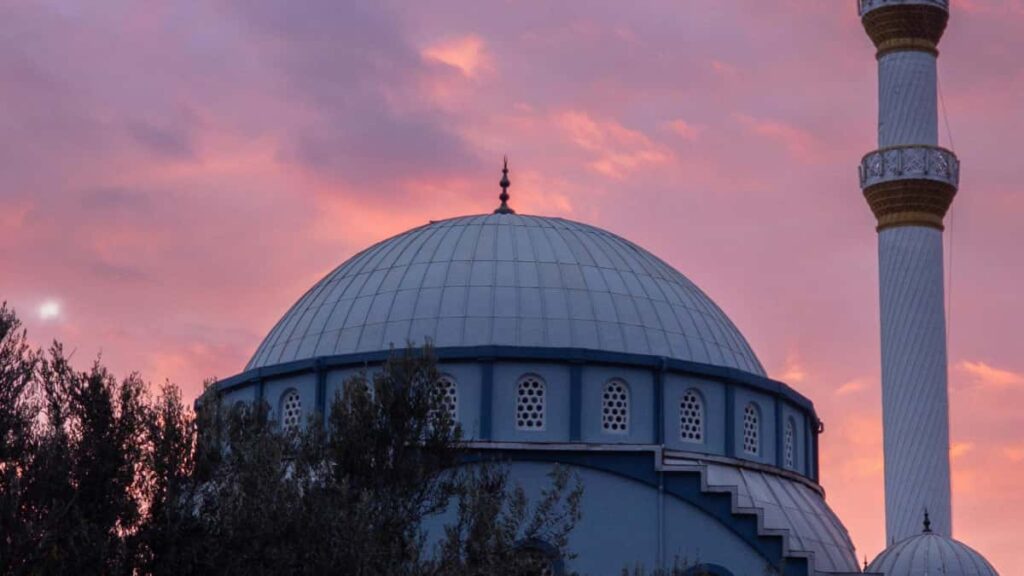 Practical na gabay para sa mga Filipino creator kung paano i-approach ang Irish brands sa Twitter para gumawa ng short-form branded videos taktika, sample outreach, at quick tools.